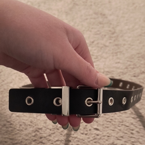 🖤 Target Black Grommet Belt 🖤 - Picture 2 of 3